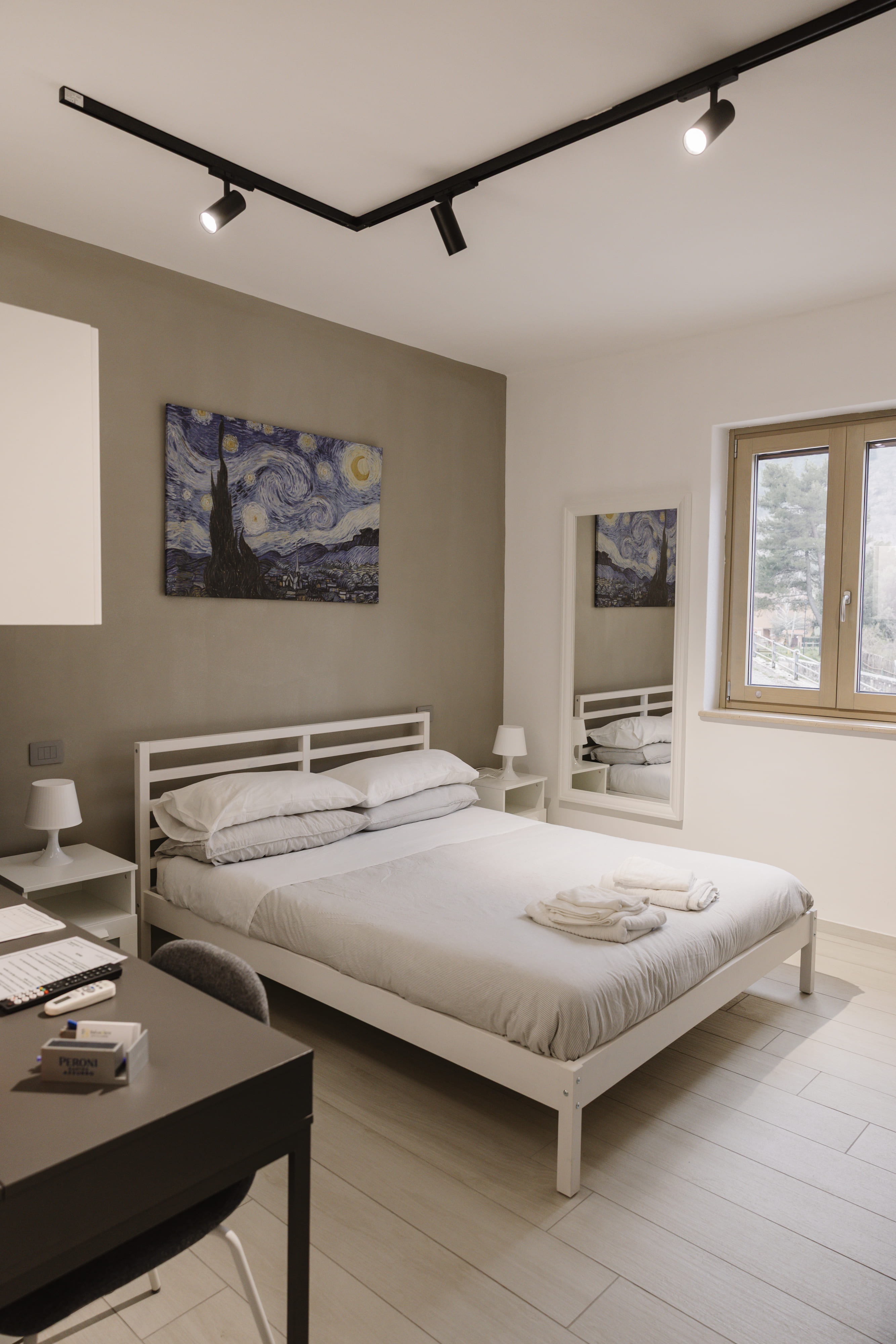 Letto matrimoniale, divano letto singolo